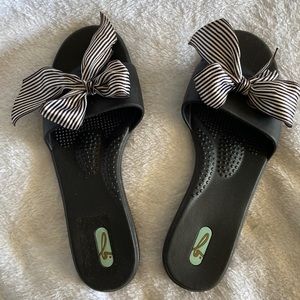 Oka-B black sandals M/L